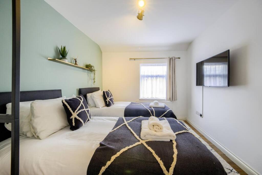 Low Rate For A 4-Bedroom House In Coventry With Free Unlimited Wi-Fi 2 Car Parking 53 Qmc Exteriér fotografie