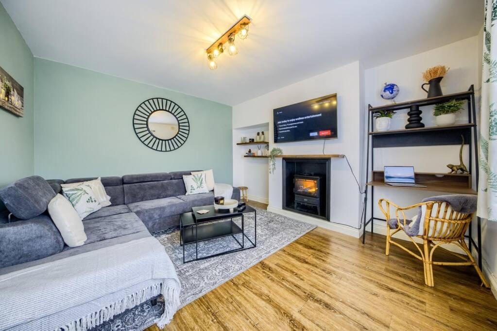 Low Rate For A 4-Bedroom House In Coventry With Free Unlimited Wi-Fi 2 Car Parking 53 Qmc Exteriér fotografie