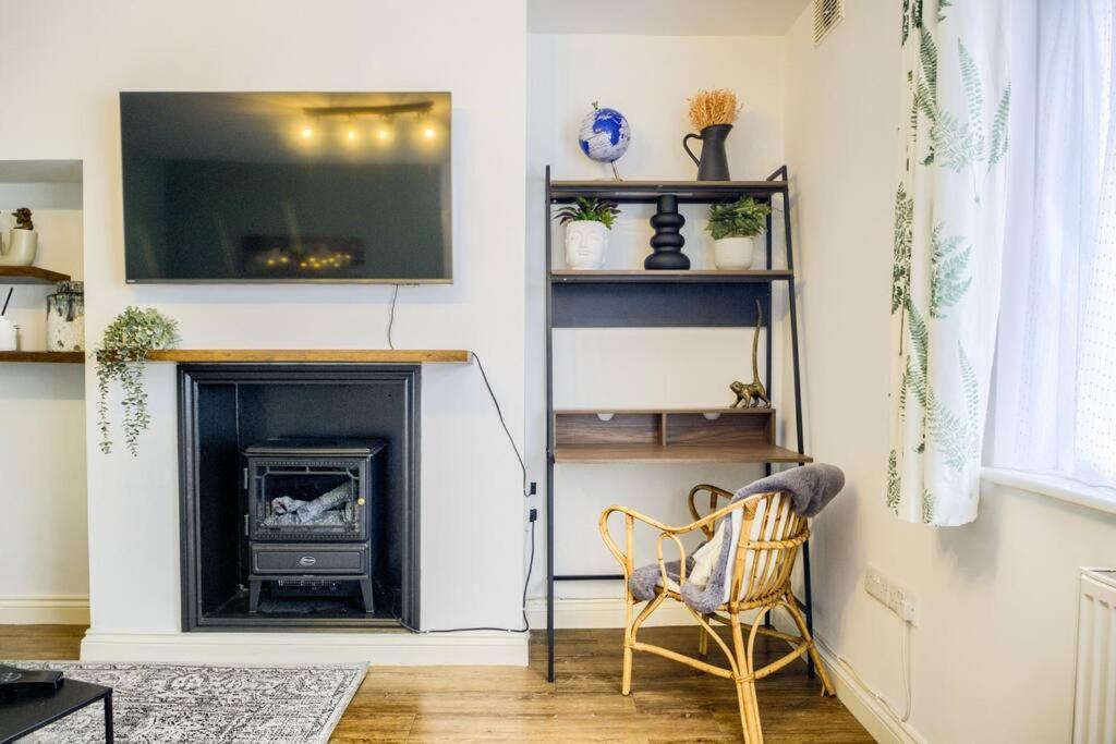Low Rate For A 4-Bedroom House In Coventry With Free Unlimited Wi-Fi 2 Car Parking 53 Qmc Exteriér fotografie