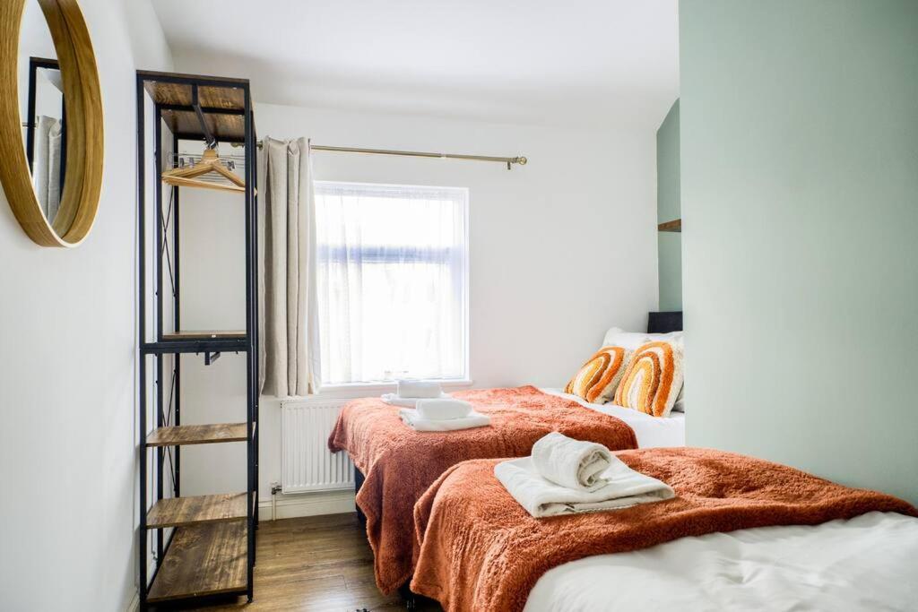 Low Rate For A 4-Bedroom House In Coventry With Free Unlimited Wi-Fi 2 Car Parking 53 Qmc Exteriér fotografie