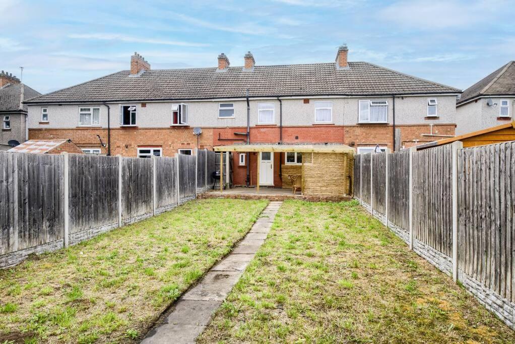 Low Rate For A 4-Bedroom House In Coventry With Free Unlimited Wi-Fi 2 Car Parking 53 Qmc Exteriér fotografie