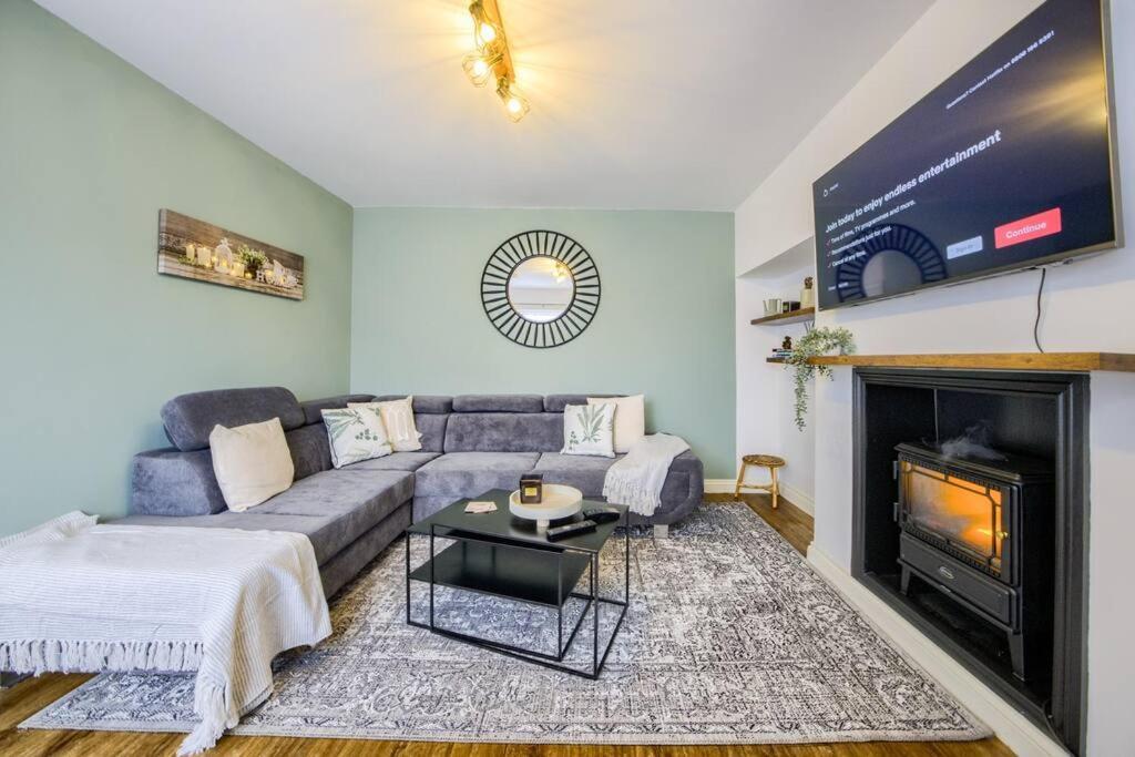 Low Rate For A 4-Bedroom House In Coventry With Free Unlimited Wi-Fi 2 Car Parking 53 Qmc Exteriér fotografie