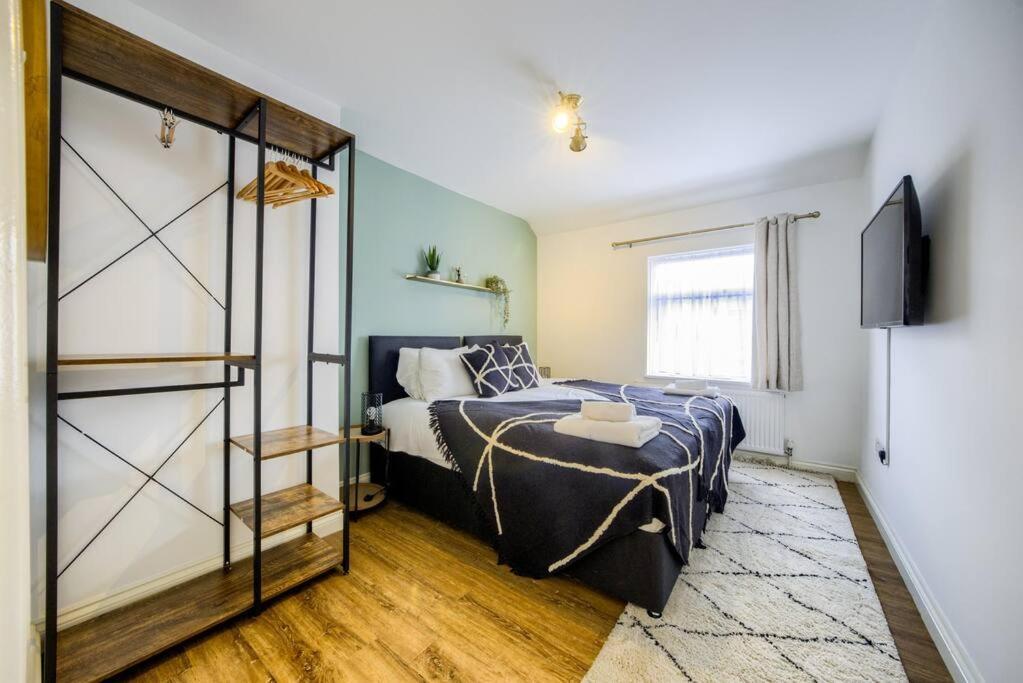 Low Rate For A 4-Bedroom House In Coventry With Free Unlimited Wi-Fi 2 Car Parking 53 Qmc Exteriér fotografie