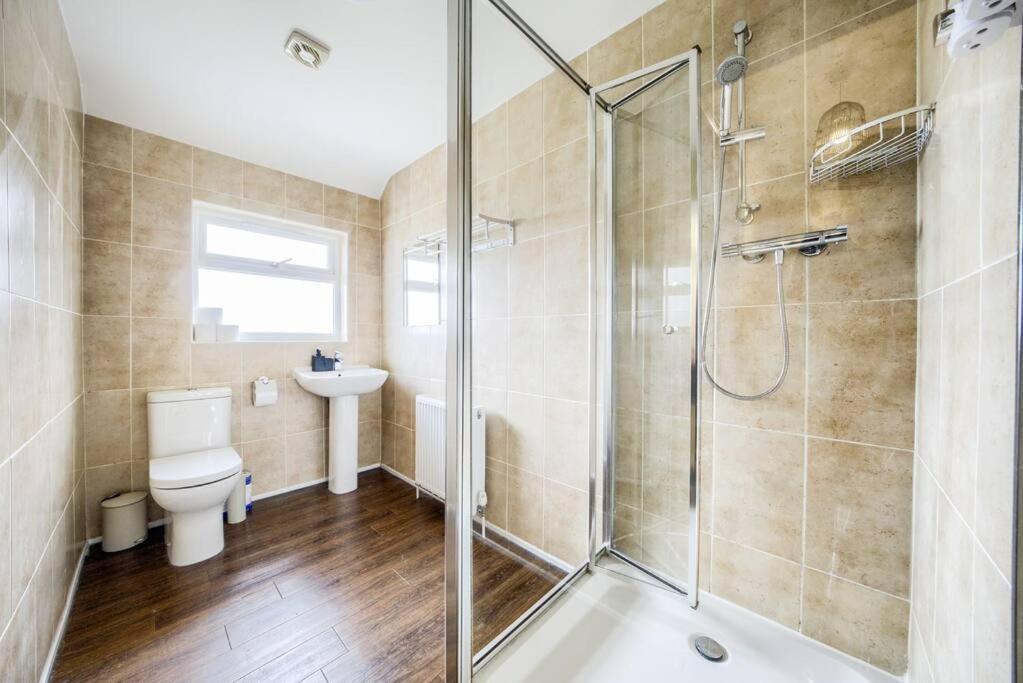 Low Rate For A 4-Bedroom House In Coventry With Free Unlimited Wi-Fi 2 Car Parking 53 Qmc Exteriér fotografie