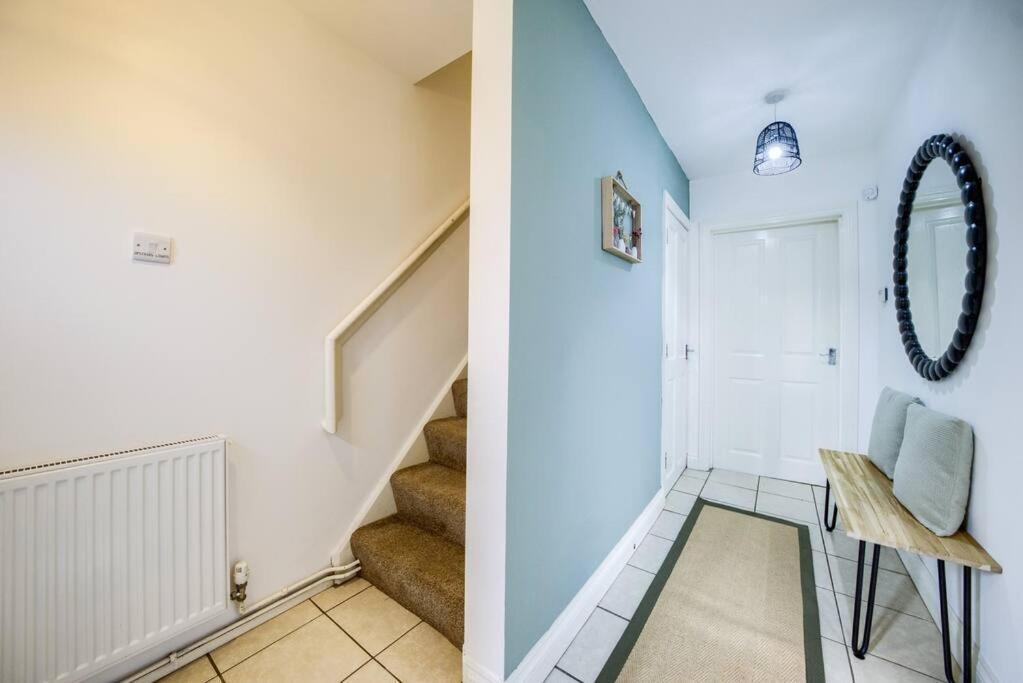 Low Rate For A 4-Bedroom House In Coventry With Free Unlimited Wi-Fi 2 Car Parking 53 Qmc Exteriér fotografie