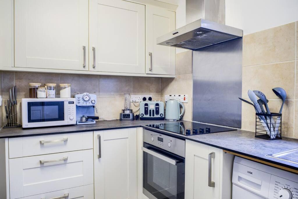 Low Rate For A 4-Bedroom House In Coventry With Free Unlimited Wi-Fi 2 Car Parking 53 Qmc Exteriér fotografie