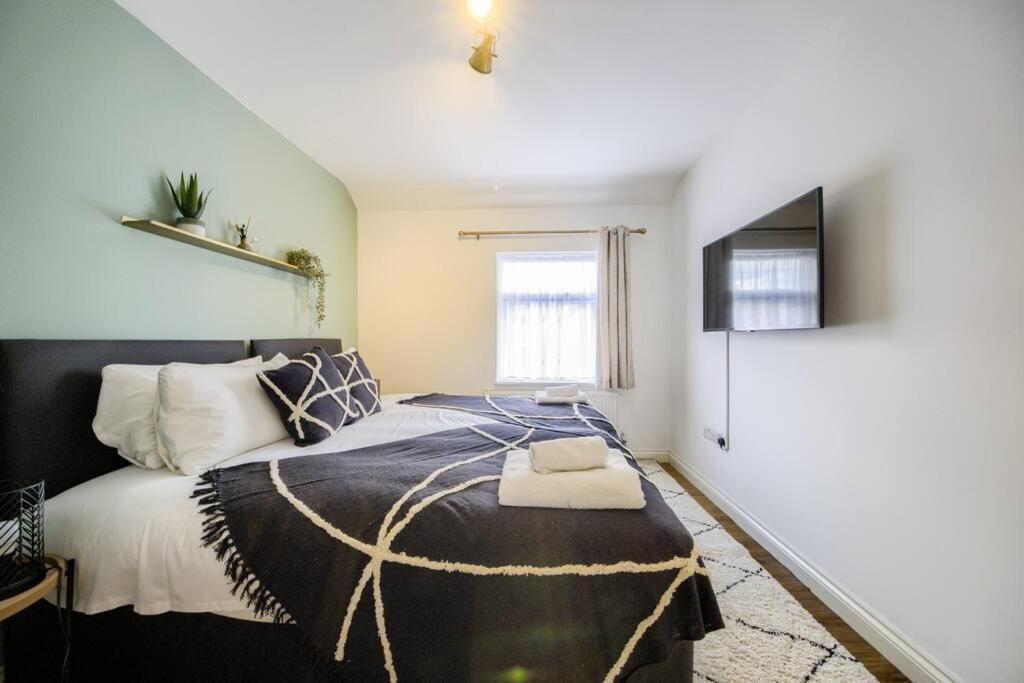Low Rate For A 4-Bedroom House In Coventry With Free Unlimited Wi-Fi 2 Car Parking 53 Qmc Exteriér fotografie