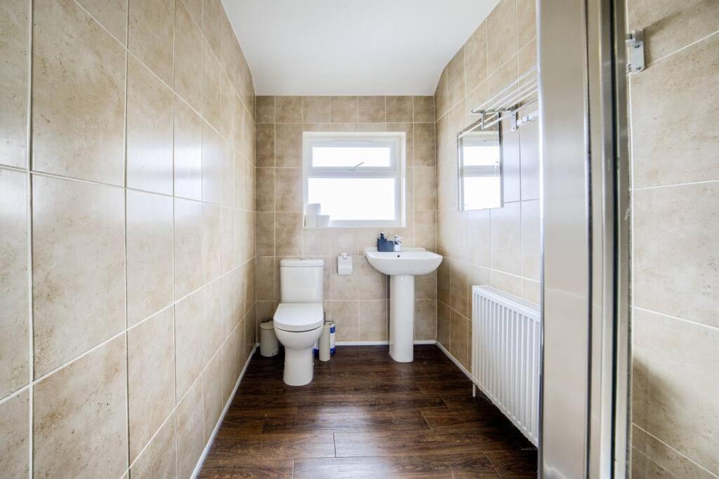 Low Rate For A 4-Bedroom House In Coventry With Free Unlimited Wi-Fi 2 Car Parking 53 Qmc Exteriér fotografie